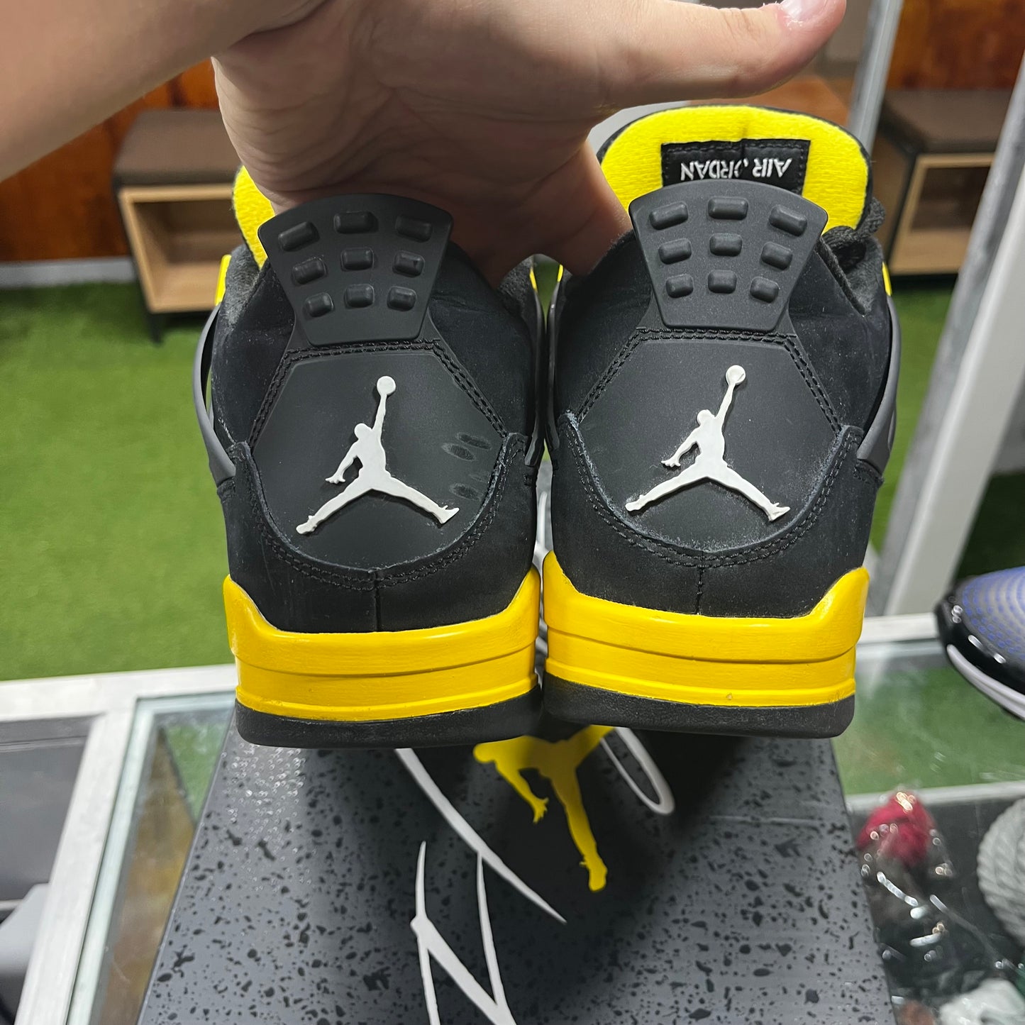 Air Jordan 4 Thunder - Recondicionado