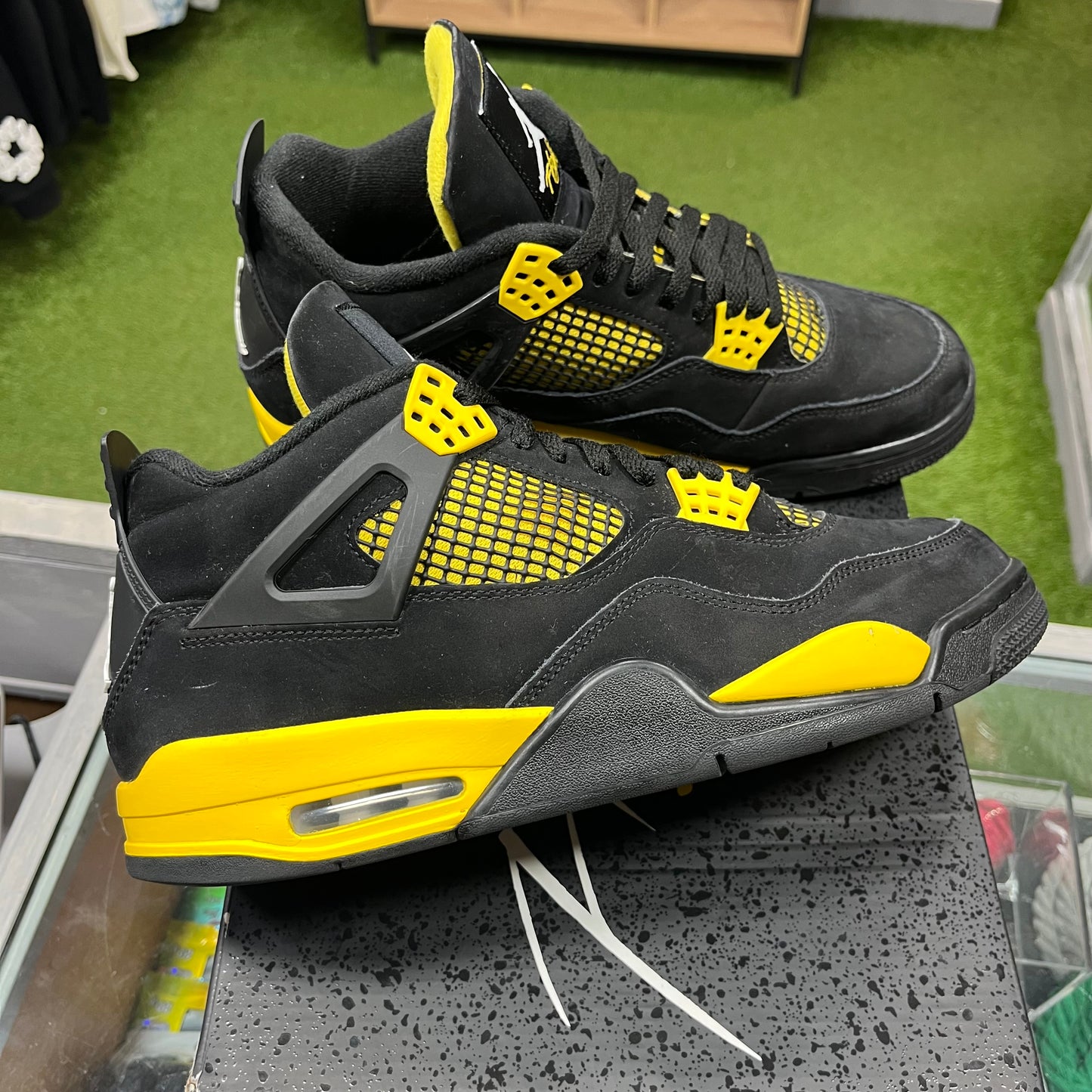 Air Jordan 4 Thunder - Recondicionado