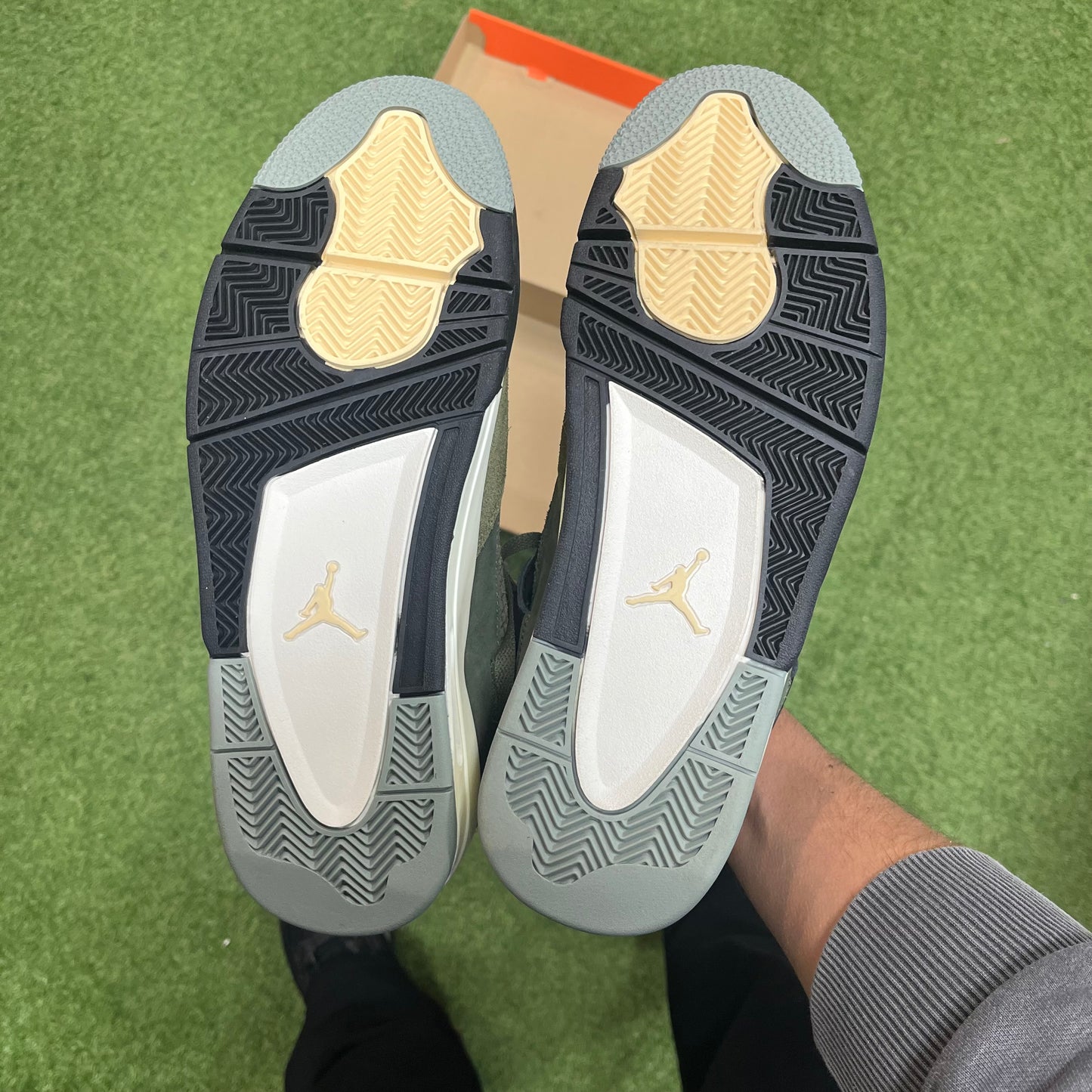 Air Jordan 4 Olive Canvas - Recondicionado