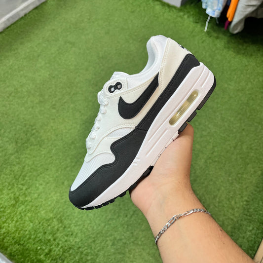 Air Max 1 Black White