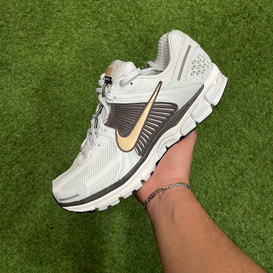 Nike Zoom Vomero 5 Light Bone Ironstone (sem caixa)