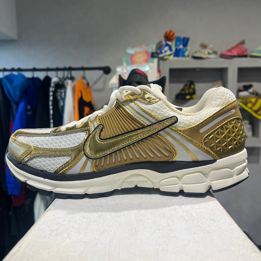 Nike Vomero 5 Metallic Gold